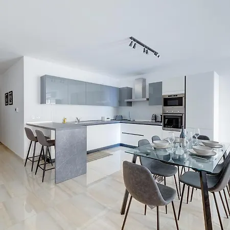 Apartment Chic 2br Apartment, Ideal Location *