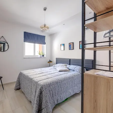 Chic 2br Apartment, Ideal Location *