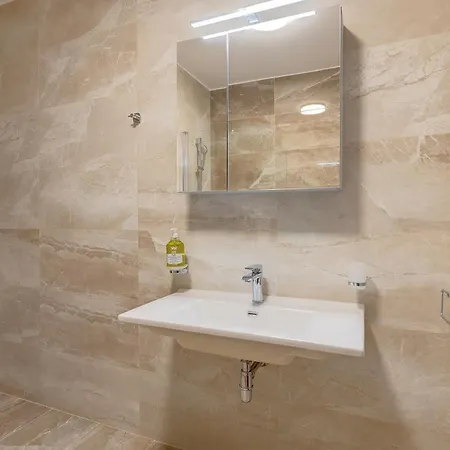 Apartment Chic 2br Apartment, Ideal Location *