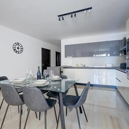 Apartment Chic 2br Apartment, Ideal Location Ta Xbiex