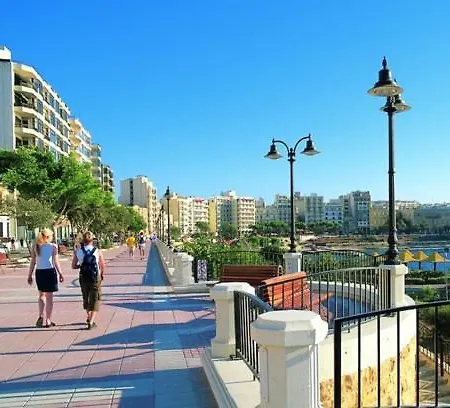 Chic 2br Apartment, Ideal Location
