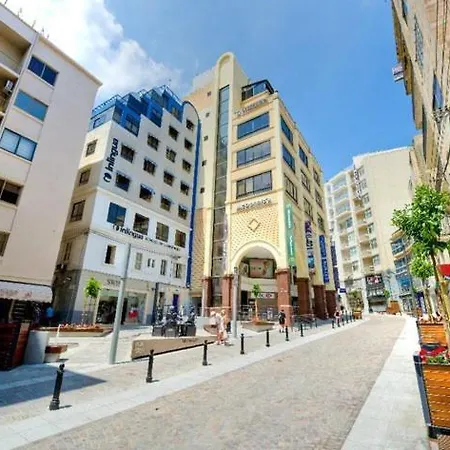 Chic 2br Apartment, Ideal Location Apartment