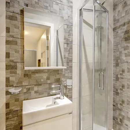 Chic 2br Apartment, Ideal Location *
