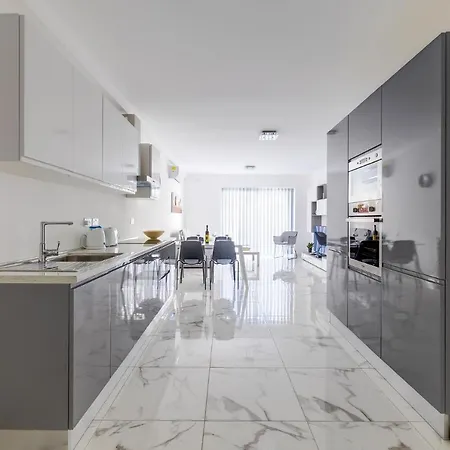 Chic 2br Apartment, Ideal Location Apartment Sliema