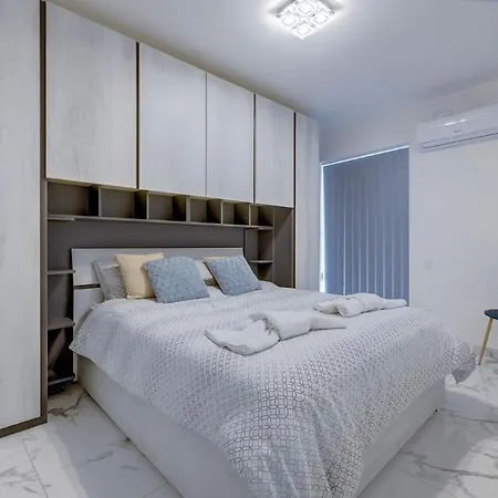 Chic 2br Apartment, Ideal Location Appartamento