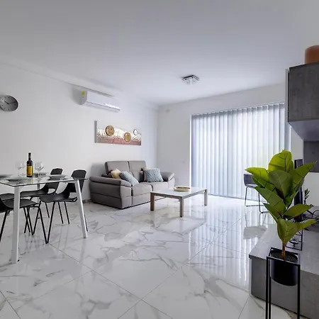 Chic 2br Apartment, Ideal Location