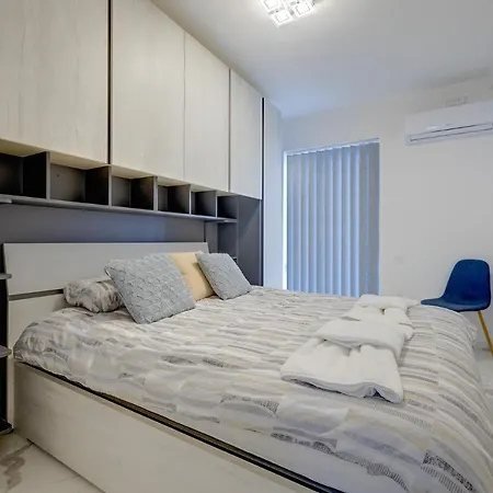 Apartment Chic 2br Apartment, Ideal Location *