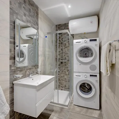 Chic 2br Apartment, Ideal Location * Sliema
