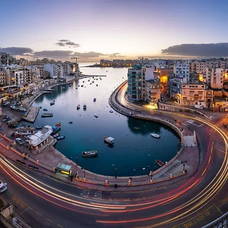 Chic 2br Apartment, Ideal Location * Sliema