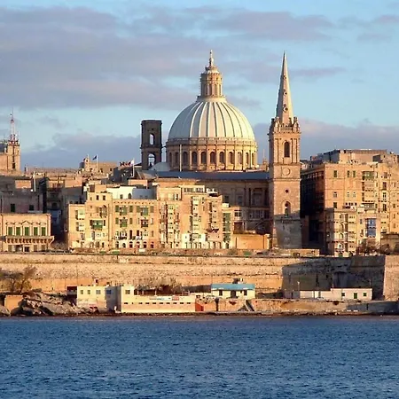Appartamento Chic 2br Apartment, Ideal Location